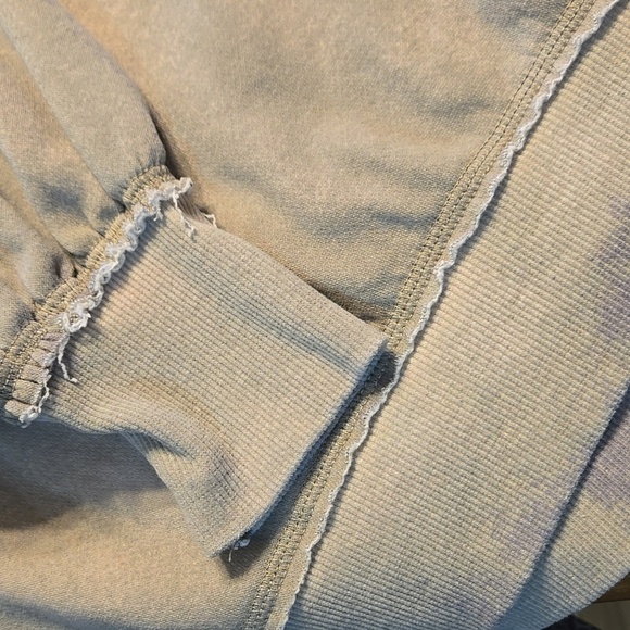 H&M Gray Crewneck Sweatshirt Classic Design - Picture 3 of 4